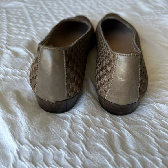 Salvatore Ferragamo Classic Woven  & Leather Heel - Picture 4 of 9